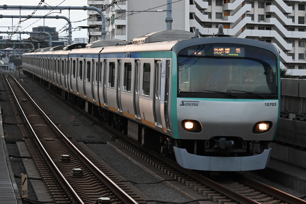 相模鉄道  10000系 10705×8