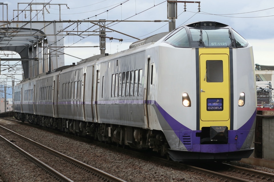 JR北キハ261系ST-1121編成の写真