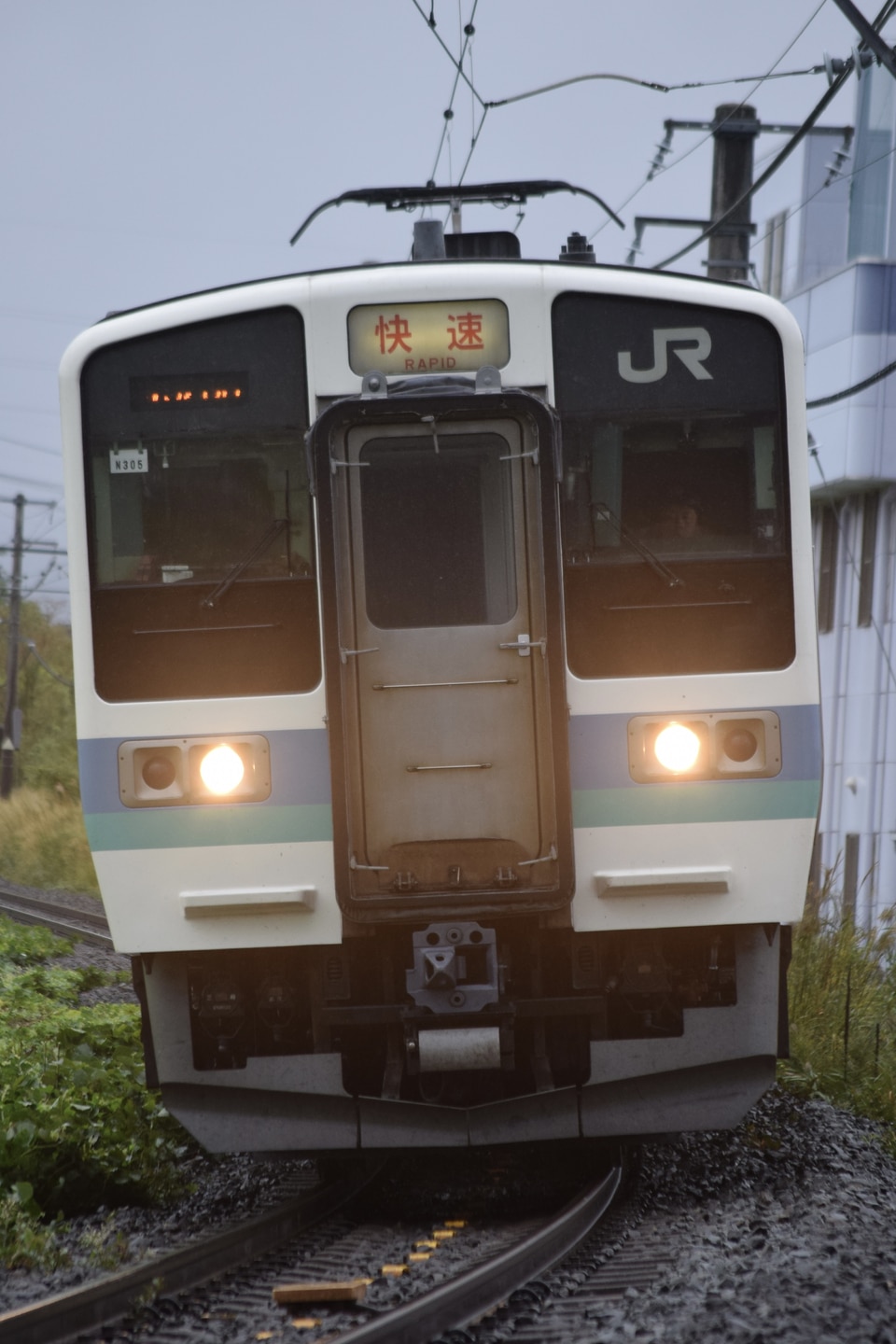 JR東211系ナノN305編成<br class="br-sp" />(ナノN305)の写真
