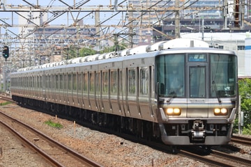 JR西日本223系ホシJ4編成を南草津駅で撮影した画像