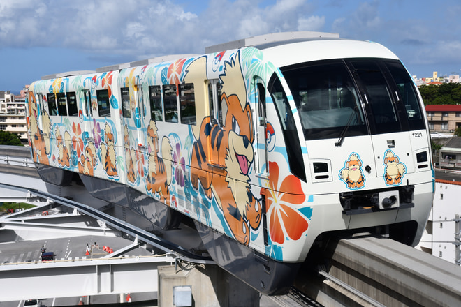 沖縄都市モノレール運営基地1000形21編成を浦添前田駅で撮影した写真