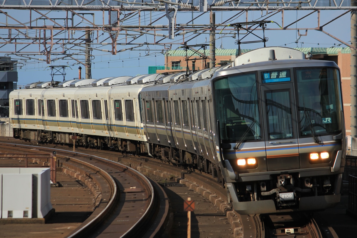 JR西日本  223系 R206編成