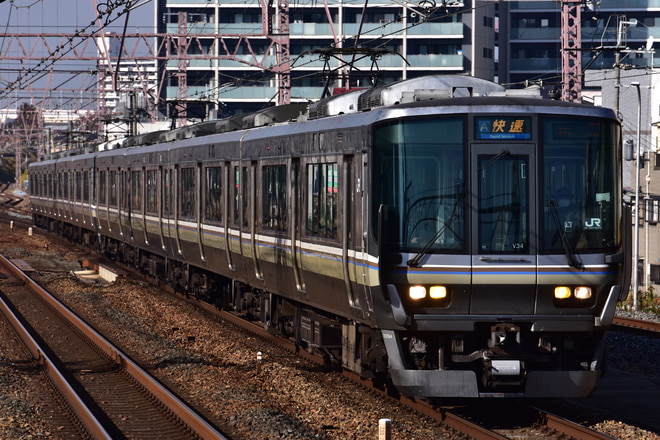 網干総合車両所本所223系V34編成を塚本駅で撮影した写真