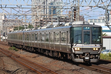 JR西日本223系ホシV29編成を南草津駅で撮影した画像