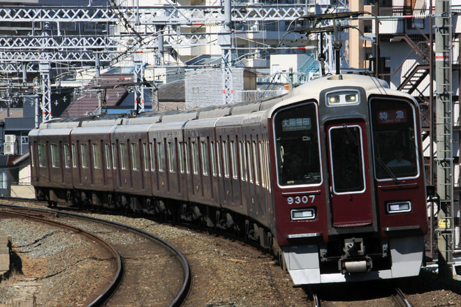 9300系9307Fを西京極駅で撮影した写真