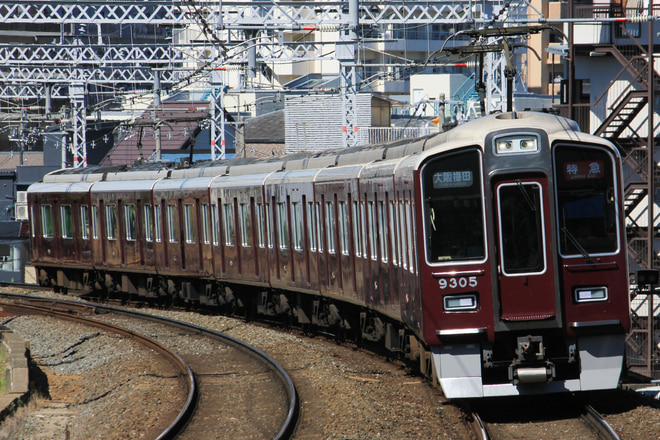 9300系9305Fを西京極駅で撮影した写真