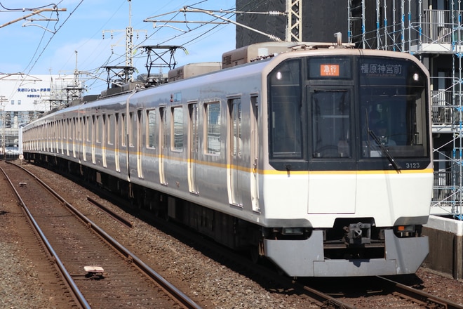 西大寺検車区3220系KL23を東寺駅で撮影した写真