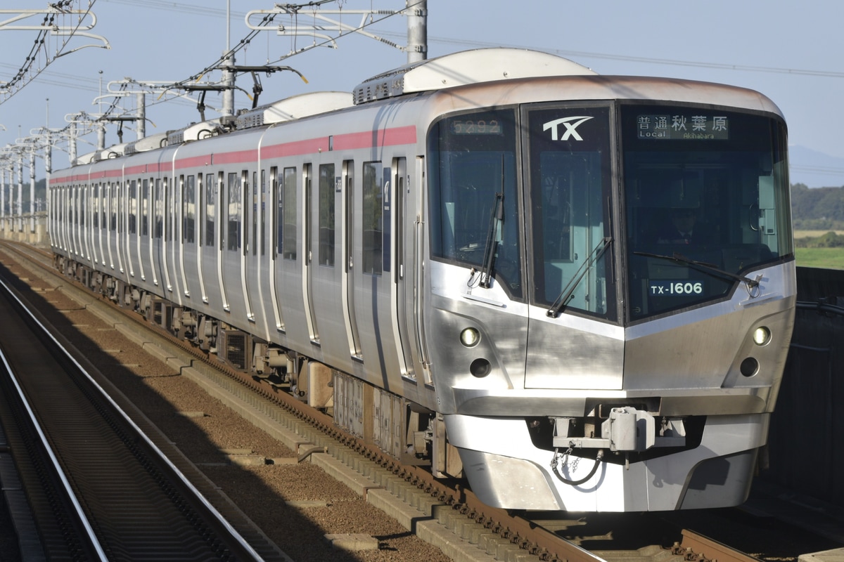 首都圏新都市鉄道 つくばエクスプレス総合基地 TX-1000系 第06編成