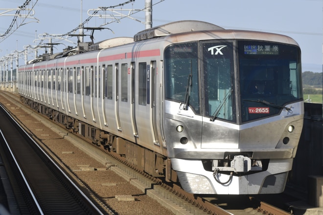 つくばエクスプレス総合基地TX-2000系第55編成を柏たなか駅で撮影した写真