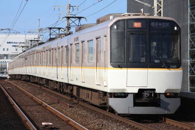 西大寺検車区3220系KL23を東寺駅で撮影した写真