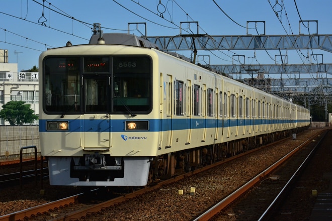 大野総合車両所8000系8253Fを和泉多摩川駅で撮影した写真