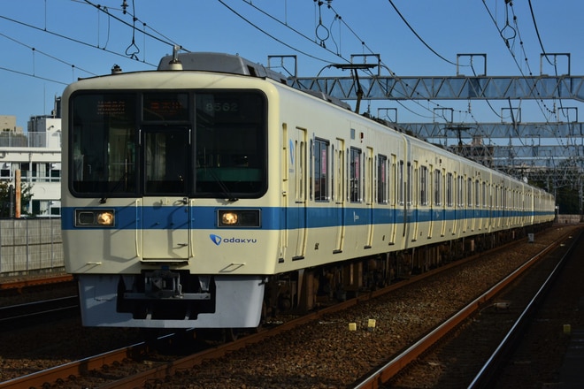 大野総合車両所8000系8262Fを和泉多摩川駅で撮影した写真