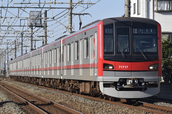 南栗橋車両管区春日部支所70000系71717Fを東武動物公園～姫宮間で撮影した写真