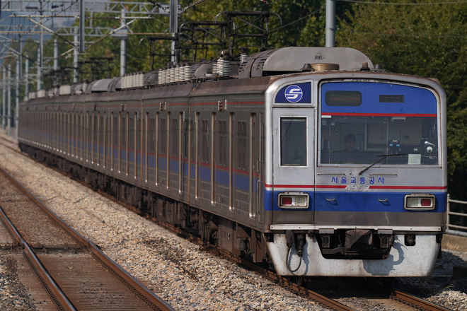 4000系を中央駅で撮影した写真