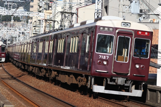 西宮車庫7000系7027Fを王子公園駅で撮影した写真