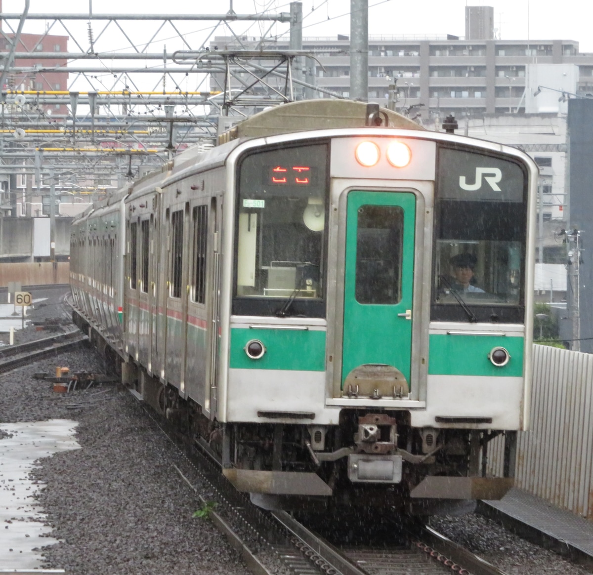 JR東日本 仙台車両センター本所 701系 センF2-501編成