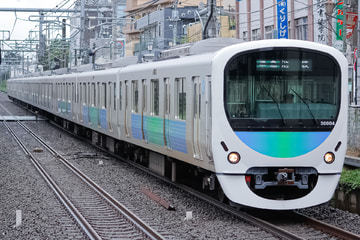 西武鉄道30000系30104Fを東久留米駅で撮影した画像