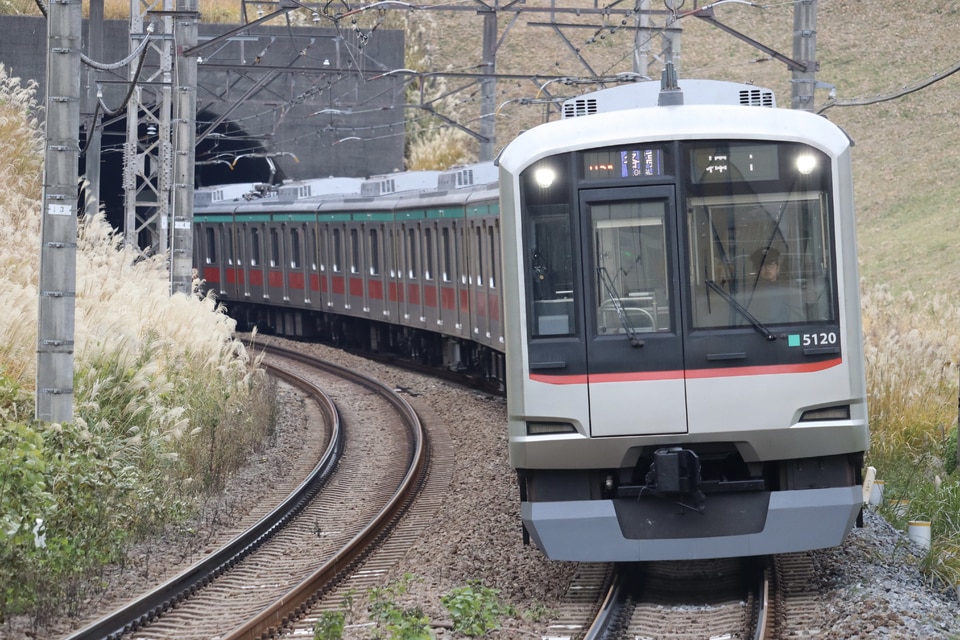 東急5000系5120F<br class="br-sp" />(5120編成)の写真