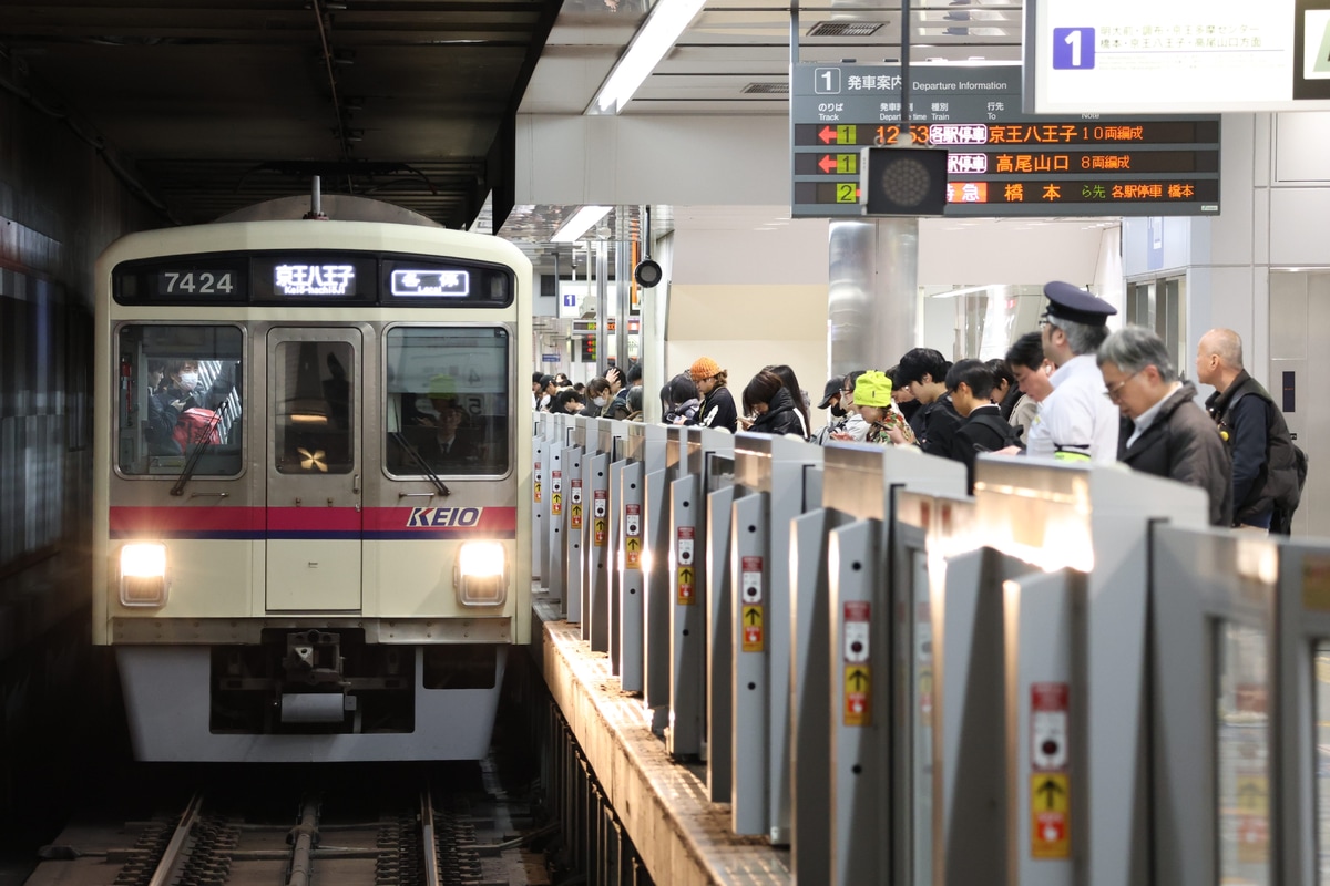 京王電鉄  7000系 7424F
