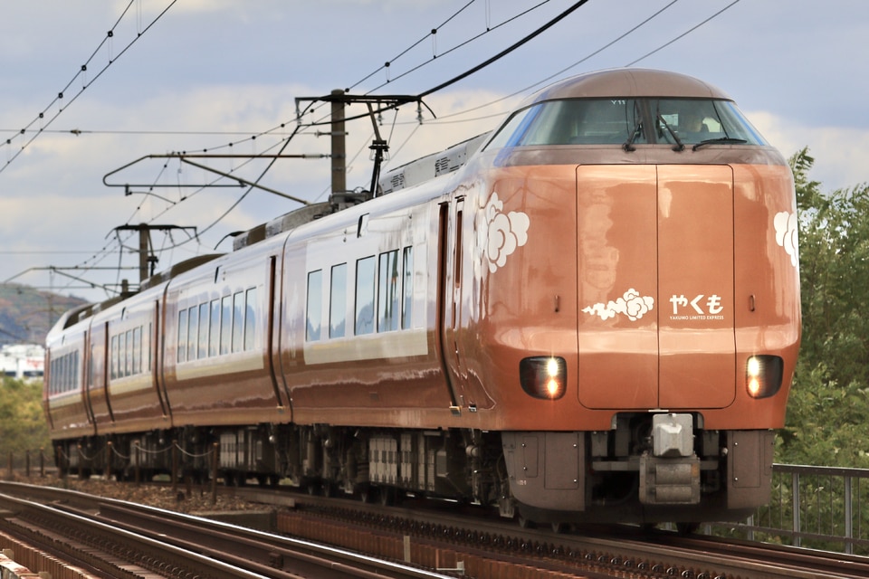 JR西273系Y11編成の写真