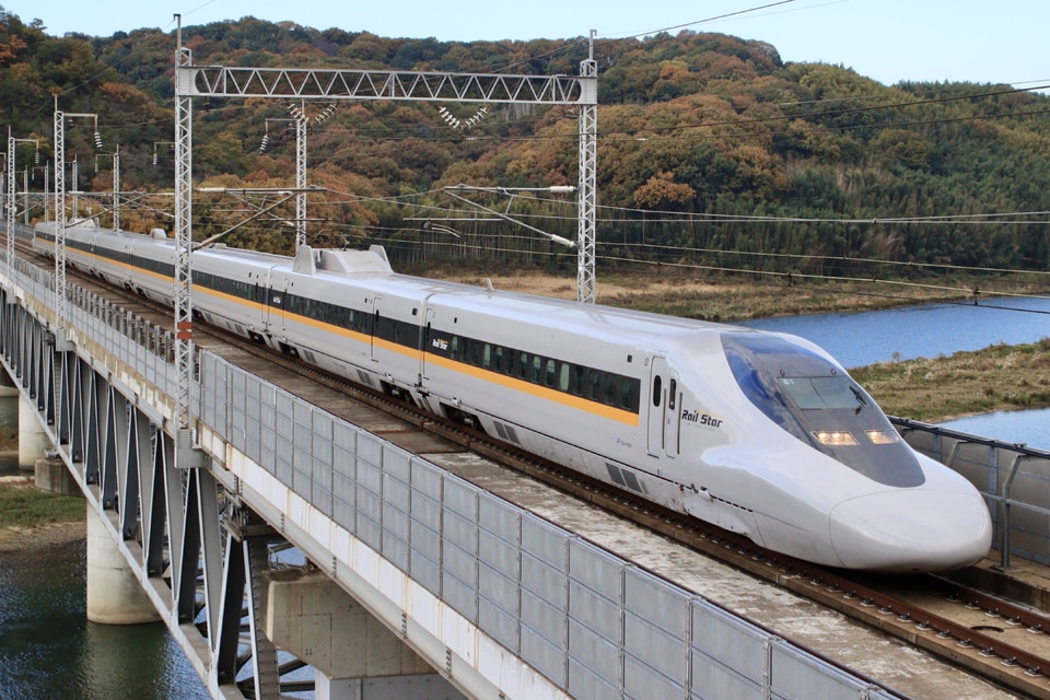 JR西700系E1編成の写真