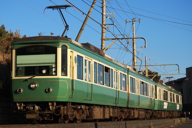 極楽寺検車区20形を稲村ヶ崎～七里ヶ浜間で撮影した写真