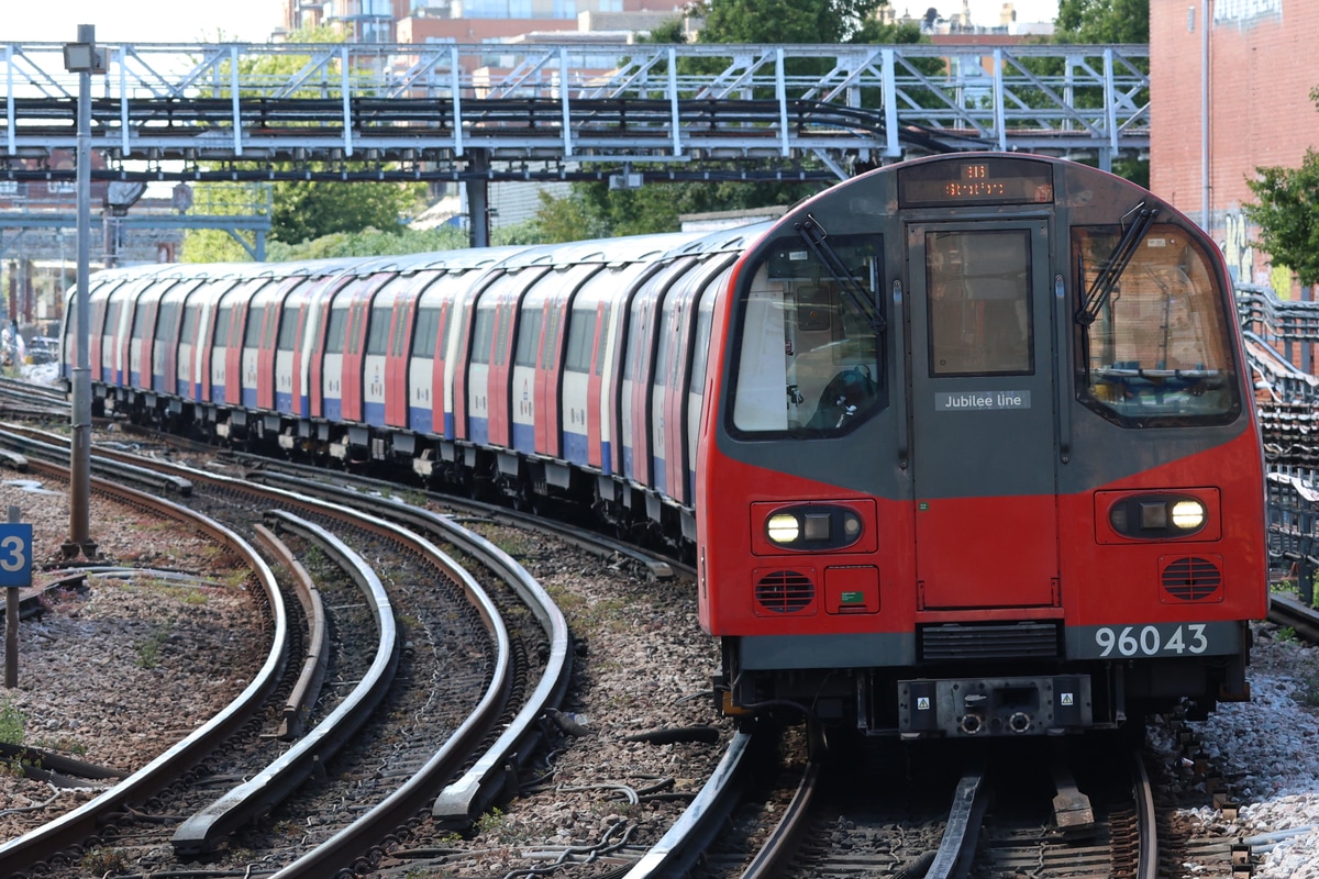 London Underground  1996 stock 96043