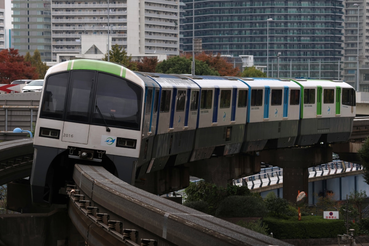 東京モノレール 昭和島車両区 2000形 2011F