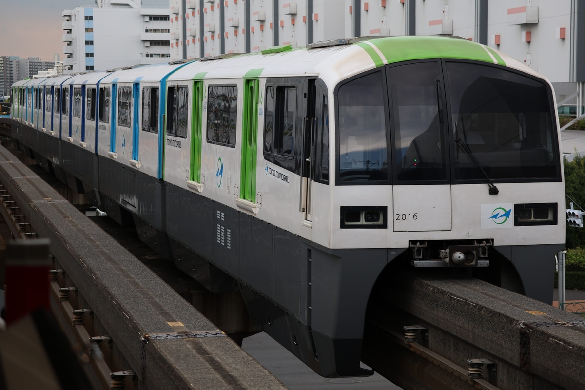 東京モノレール 昭和島車両区 2000形 2011F