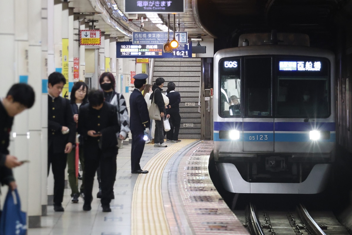 東京メトロ 深川検車区 05系 05-123F