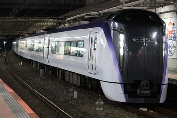 JR東日本E353系モトS102編成を立川駅で撮影した画像