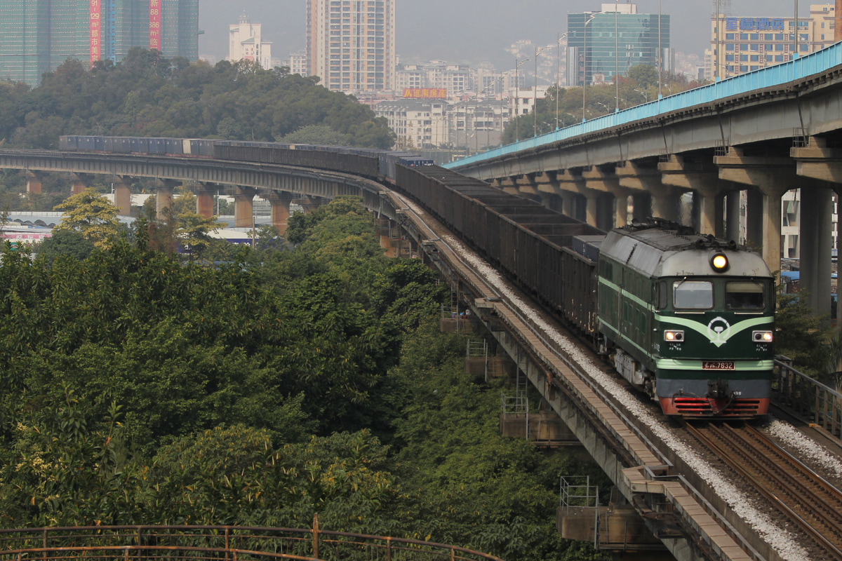 中国鉄路総公司  東風4 7632