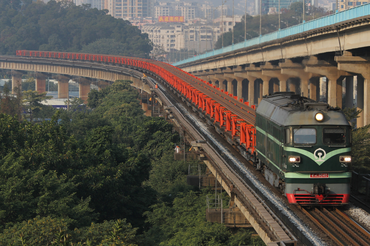 中国鉄路総公司  東風4 9040