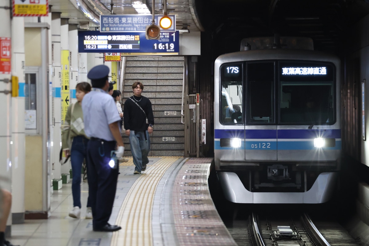 東京メトロ 深川検車区 05系 05-122F