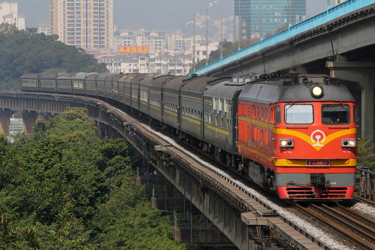 中国鉄路総公司  東風4 3998