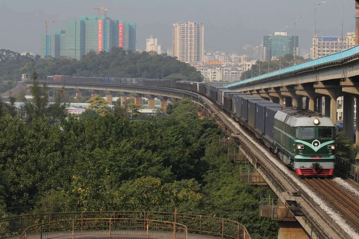 中国鉄路総公司  東風4 7641