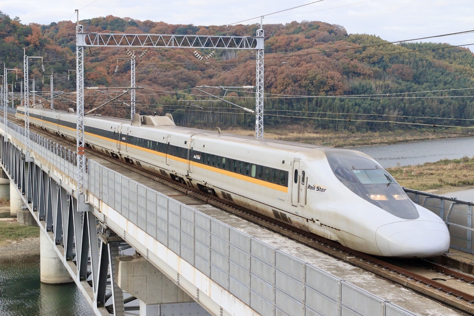 JR西700系E4編成の写真