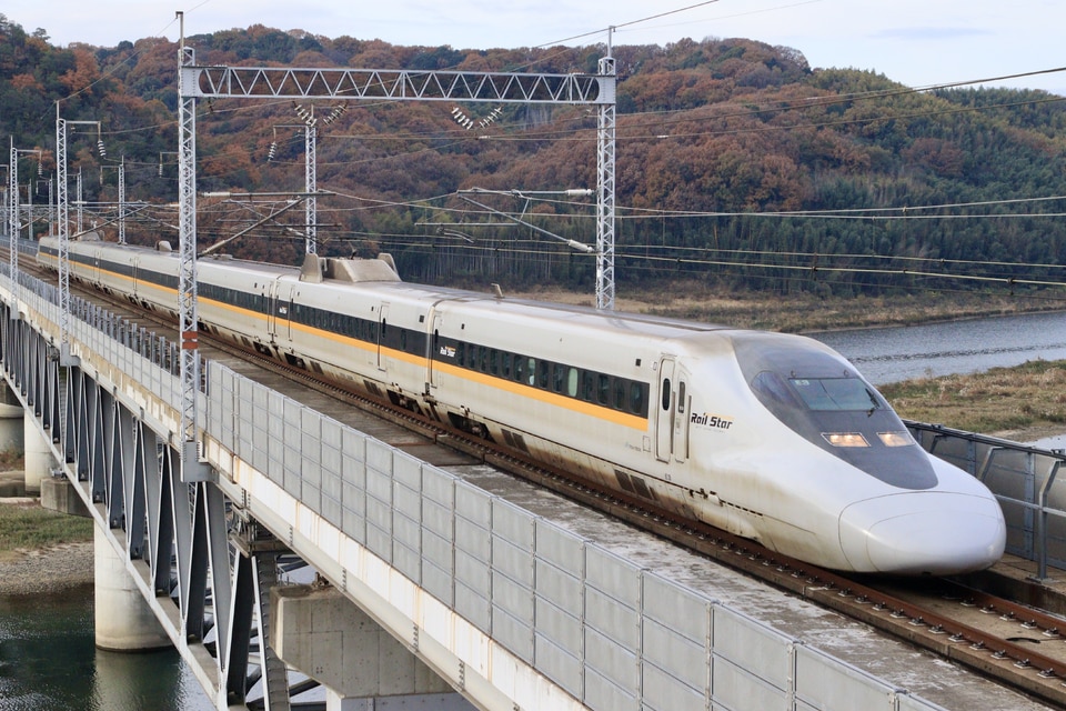 JR西700系E3編成の写真