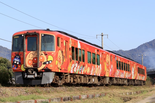 高知運転所2700系2803を琴平～塩入間で撮影した写真