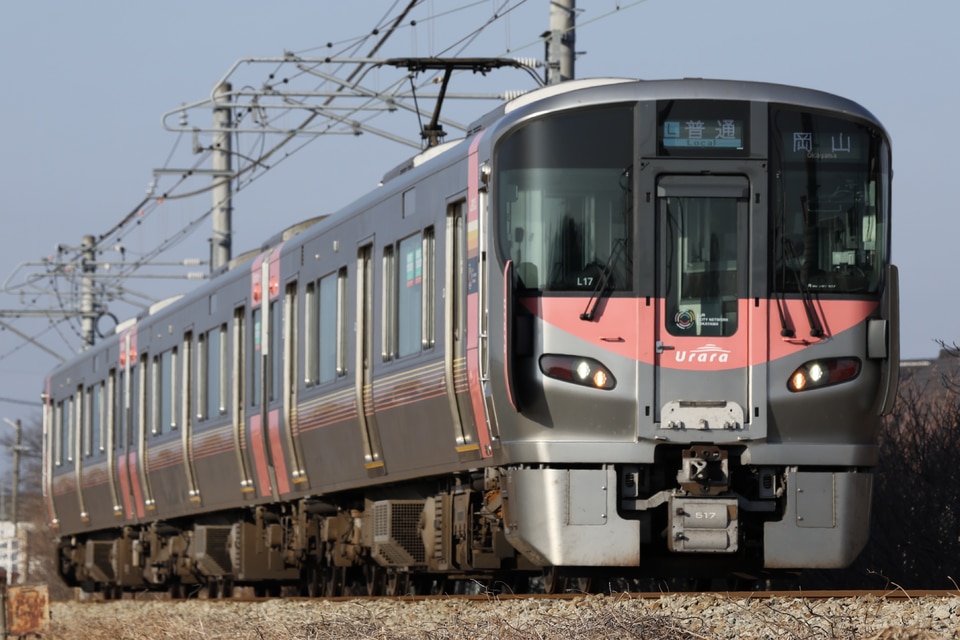 JR西227系L17編成<br class="br-sp" />(オカL17編成)の写真