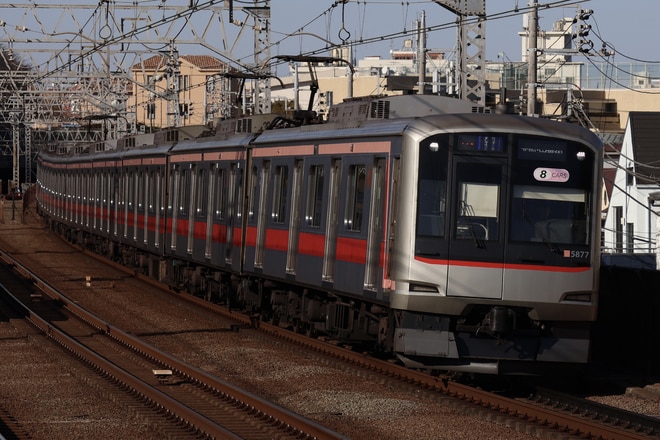 元住吉検車区5050系5177Fを多摩川駅で撮影した写真