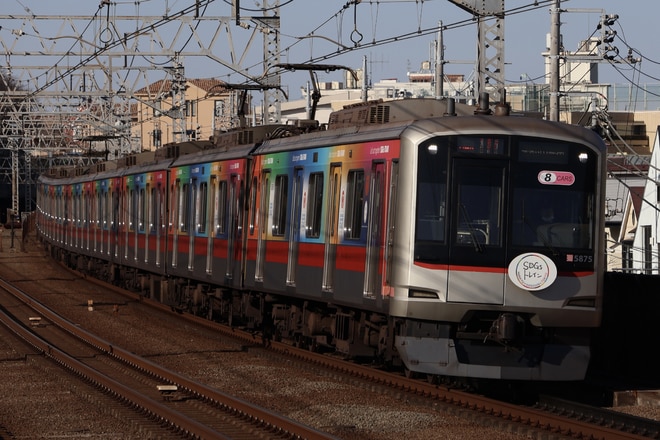 元住吉検車区5050系5175Fを多摩川駅で撮影した写真