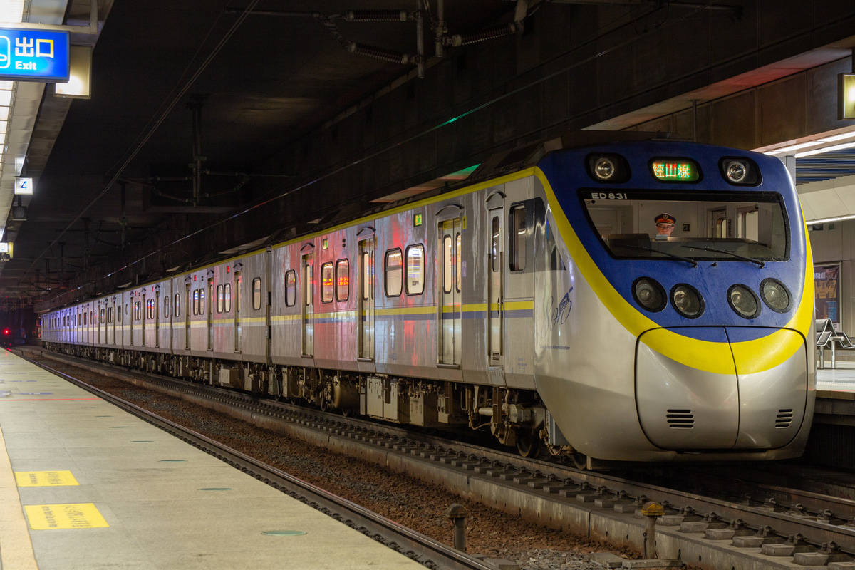 台湾鉄路管理局  EMU800型 ED831