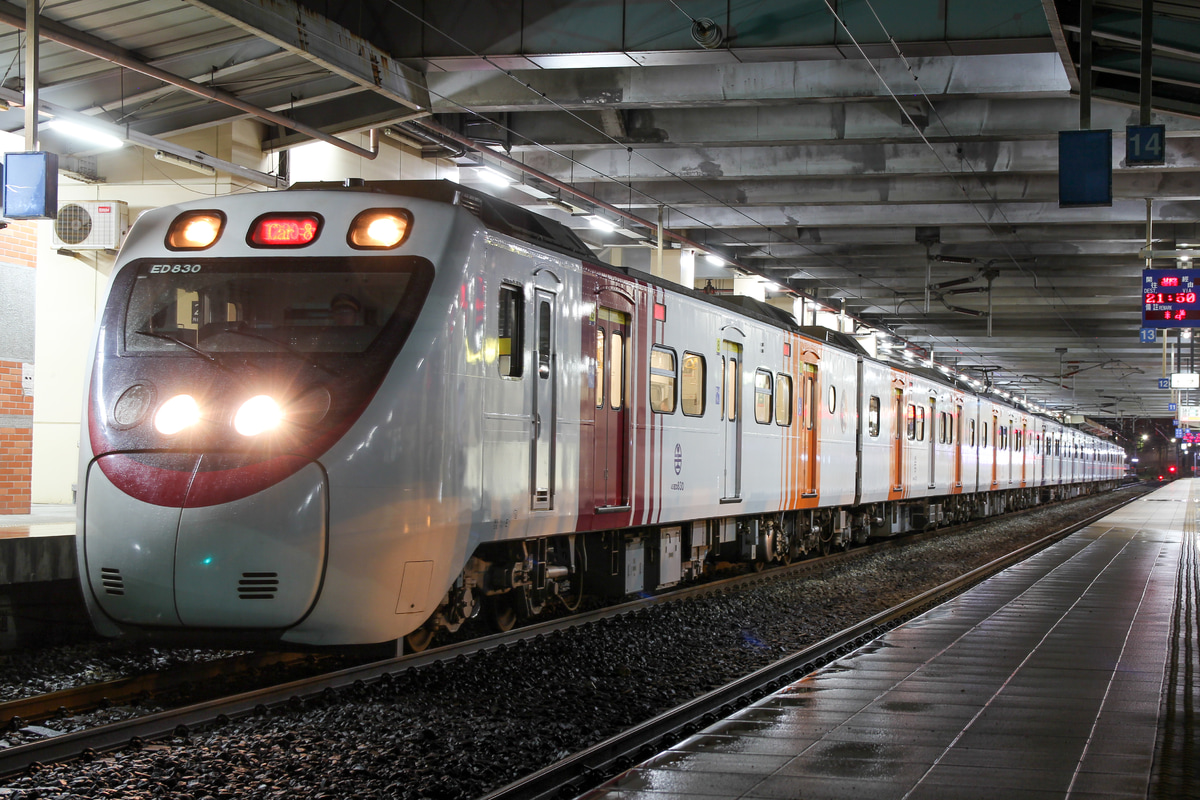 台湾鉄路管理局  EMU800型 ED830