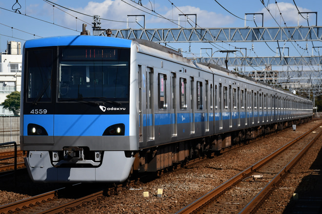 喜多見検車区4000形4059×10を和泉多摩川駅で撮影した写真