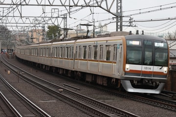 東京メトロ10000系10114Fを多摩川駅で撮影した画像