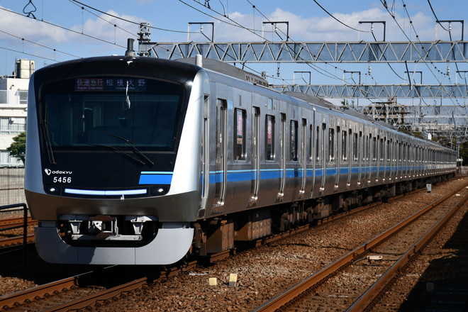 喜多見検車区5000形5056×10を和泉多摩川駅で撮影した写真