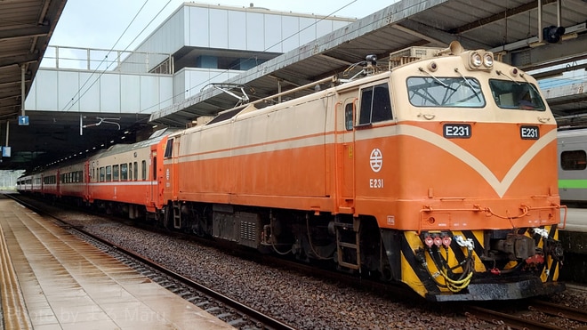 七堵機務段 E200型 E231 の写真 |鉄道写真投稿サイトTrain-Directory