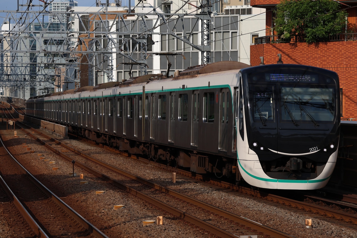 東急電鉄 長津田検車区 2020系 2121F