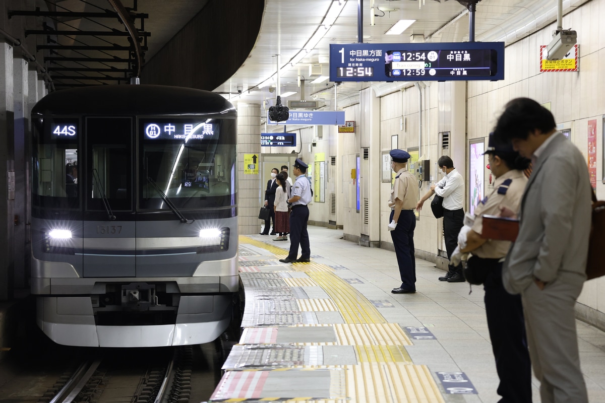 東京メトロ 千住検車区 13000系 13137F